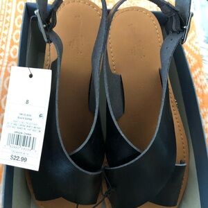 Women’s sandals Size 8. Universal Thread New.